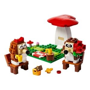 ❄️3 for 2❄️ LEGO® Hedgehog Picnic Date Building Kit (40711) 166 pcs | Ages 8+